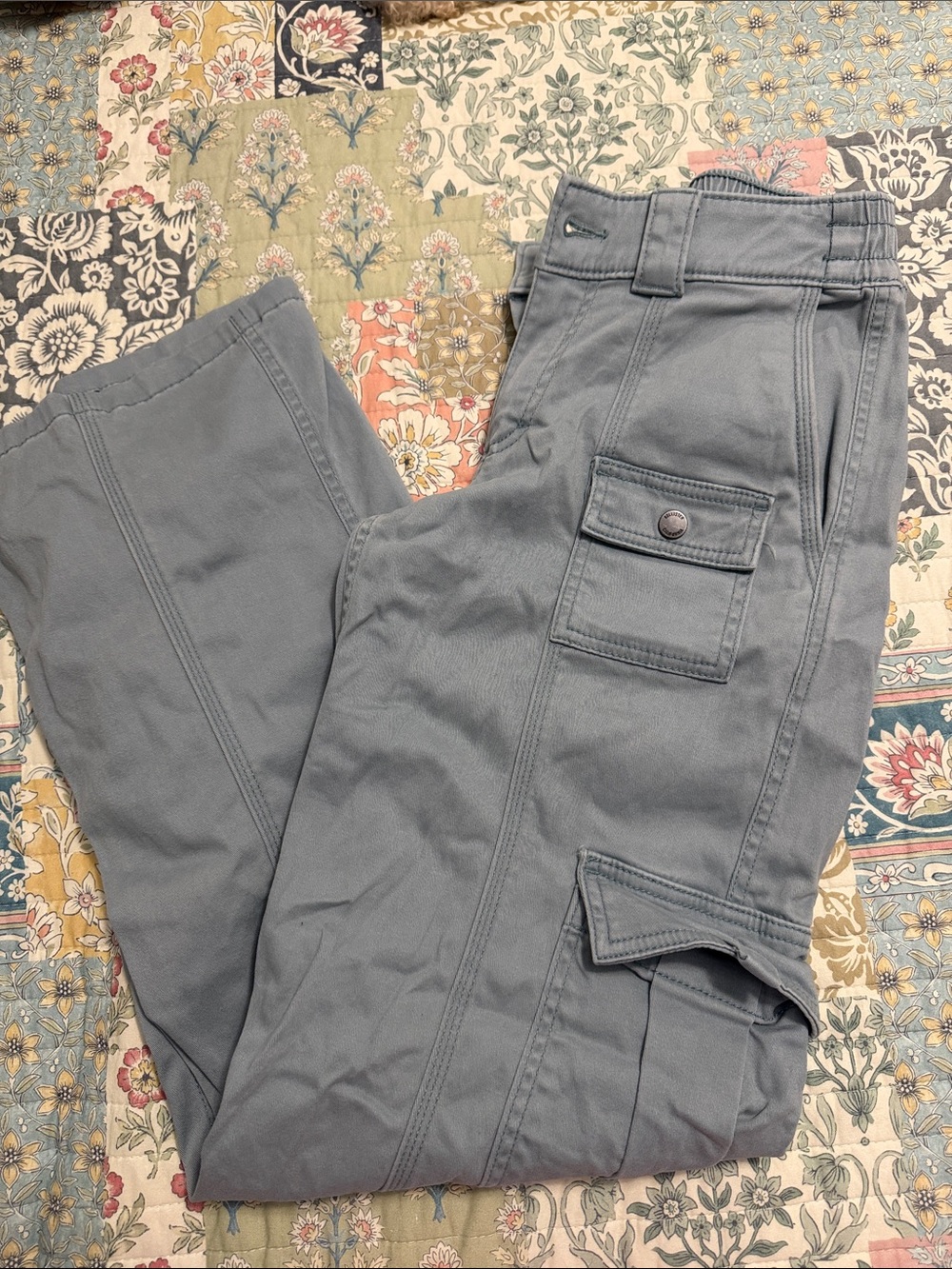Hollister Low-Rise Baggy Cargo Pants